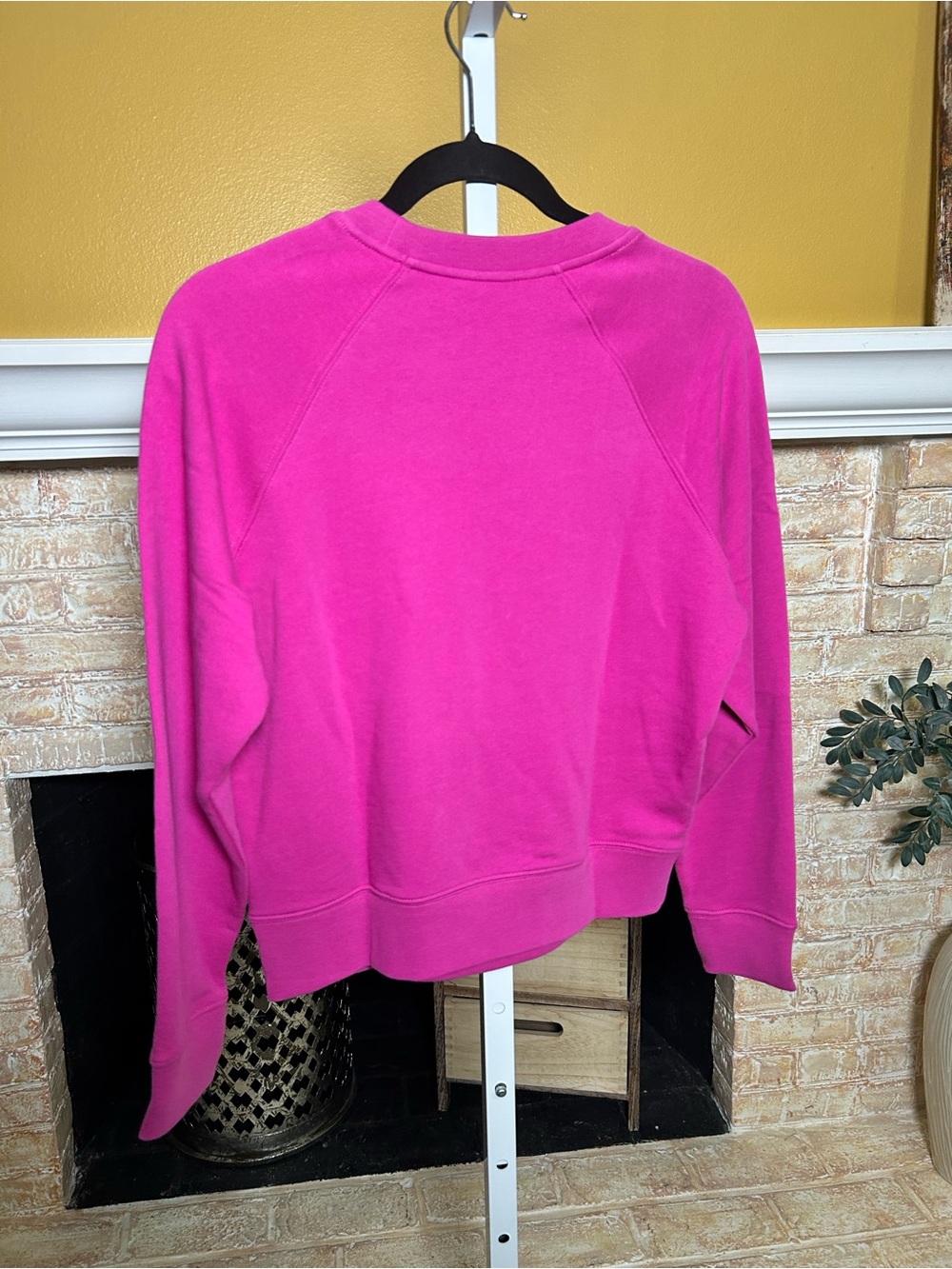 Kate Spade New York Embroidered Logo Magenta Lipstick Sweatshirt NWT - Picture 5 of 6
